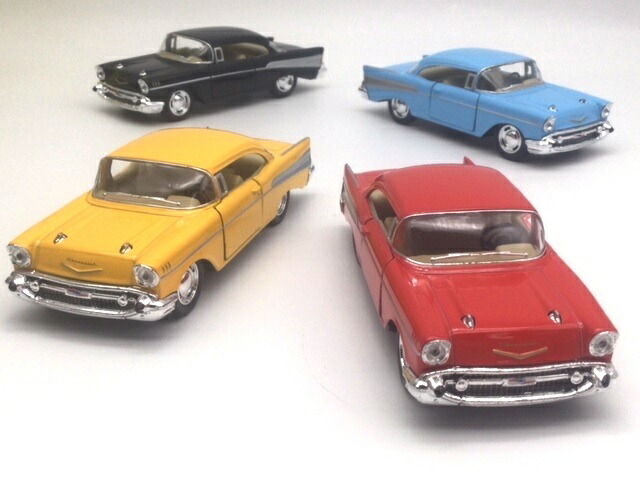 レア!!シボレー サバーバン 1/36 リフトアップミニカー 4台セット レア!!シボレー サバーバン 1/36 リフトアップミニカー 4台セット