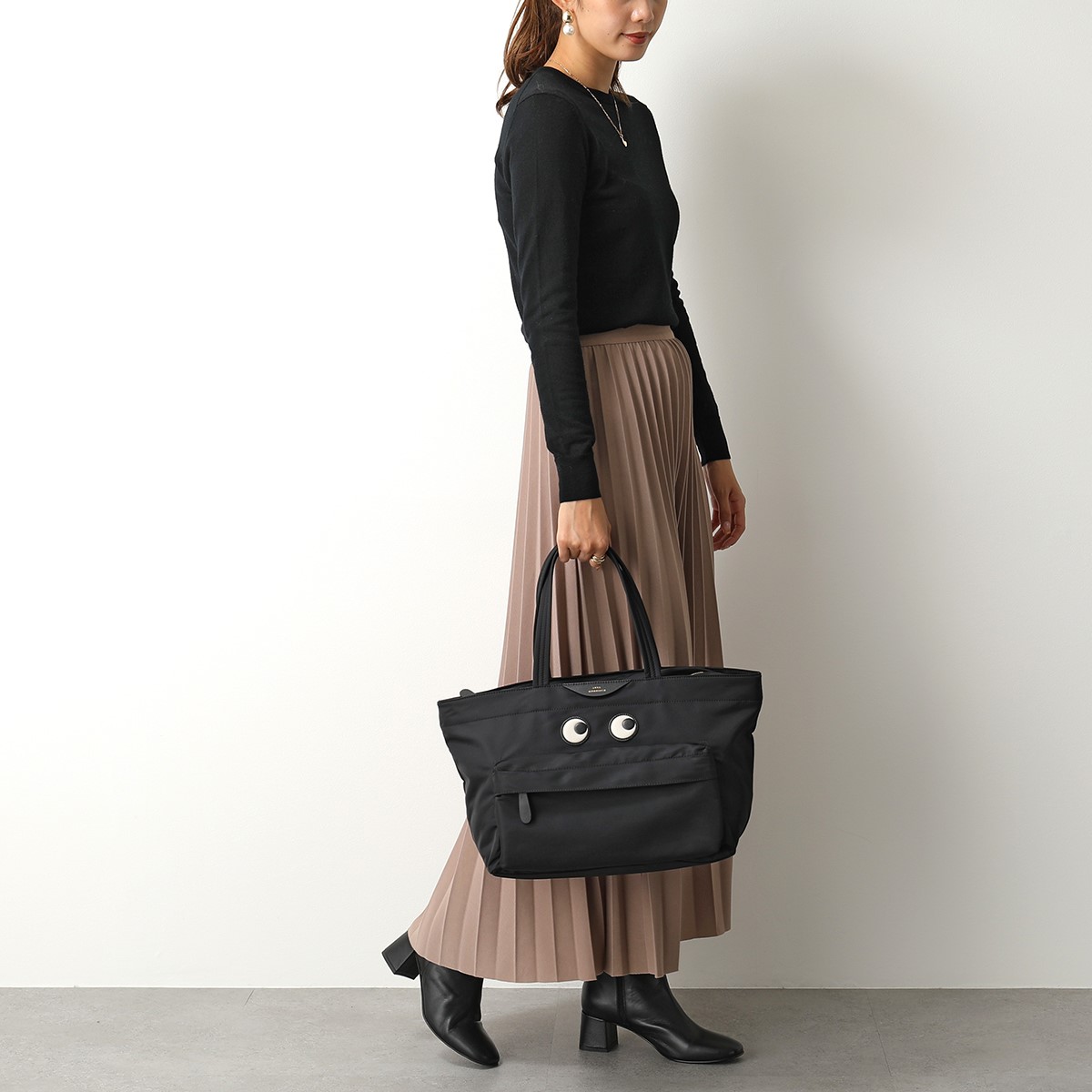 楽天市場 Anya Hindmarch アニヤハインドマーチ E W Tote Eyes ナイロン トートバッグ トラベルバッグ Black 鞄 レディース インポートセレクト Musee