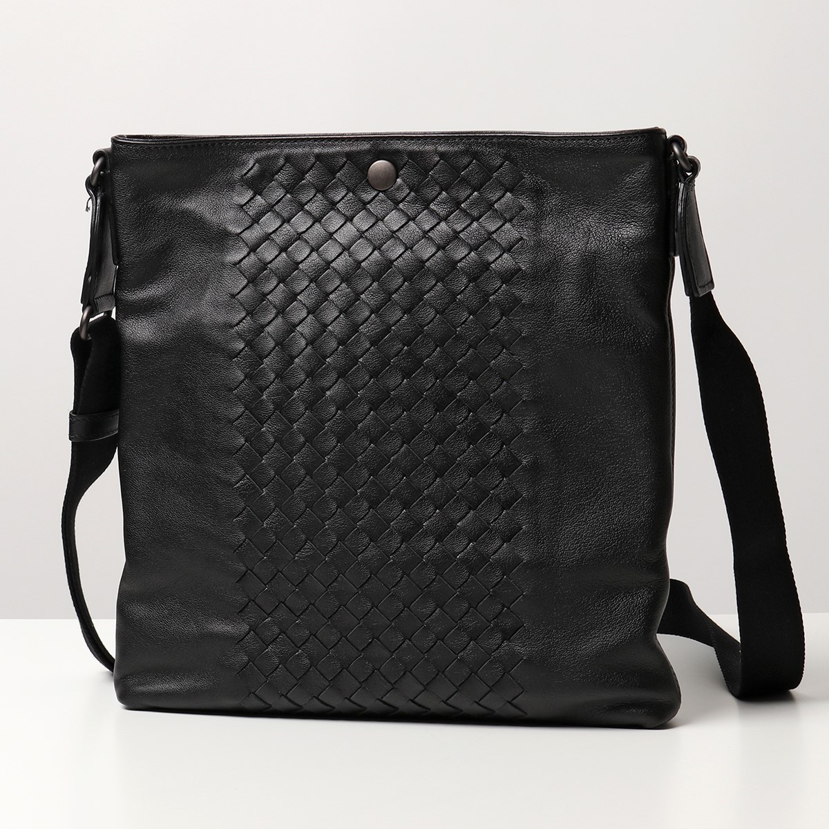 国内外の人気が集結 Bottega Veneta ボッテガヴェネタ 3556 Vakh1 ショルダーバッグ クロスボディバッグ レザー イントレチャート 鞄 1000 メンズ 激安通販 Qchfoundation Ca