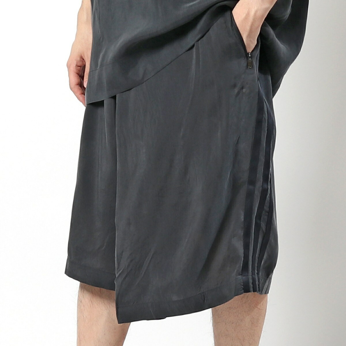 アウトレット送料無料 Y 3 ワイスリー Gt5263 M Shade Sanded Cupro Shorts 3ストライプ レイヤードショーツ ショートパンツ ルーズフィット キュプラ Offblk メンズ 安い Habs Edu Kw