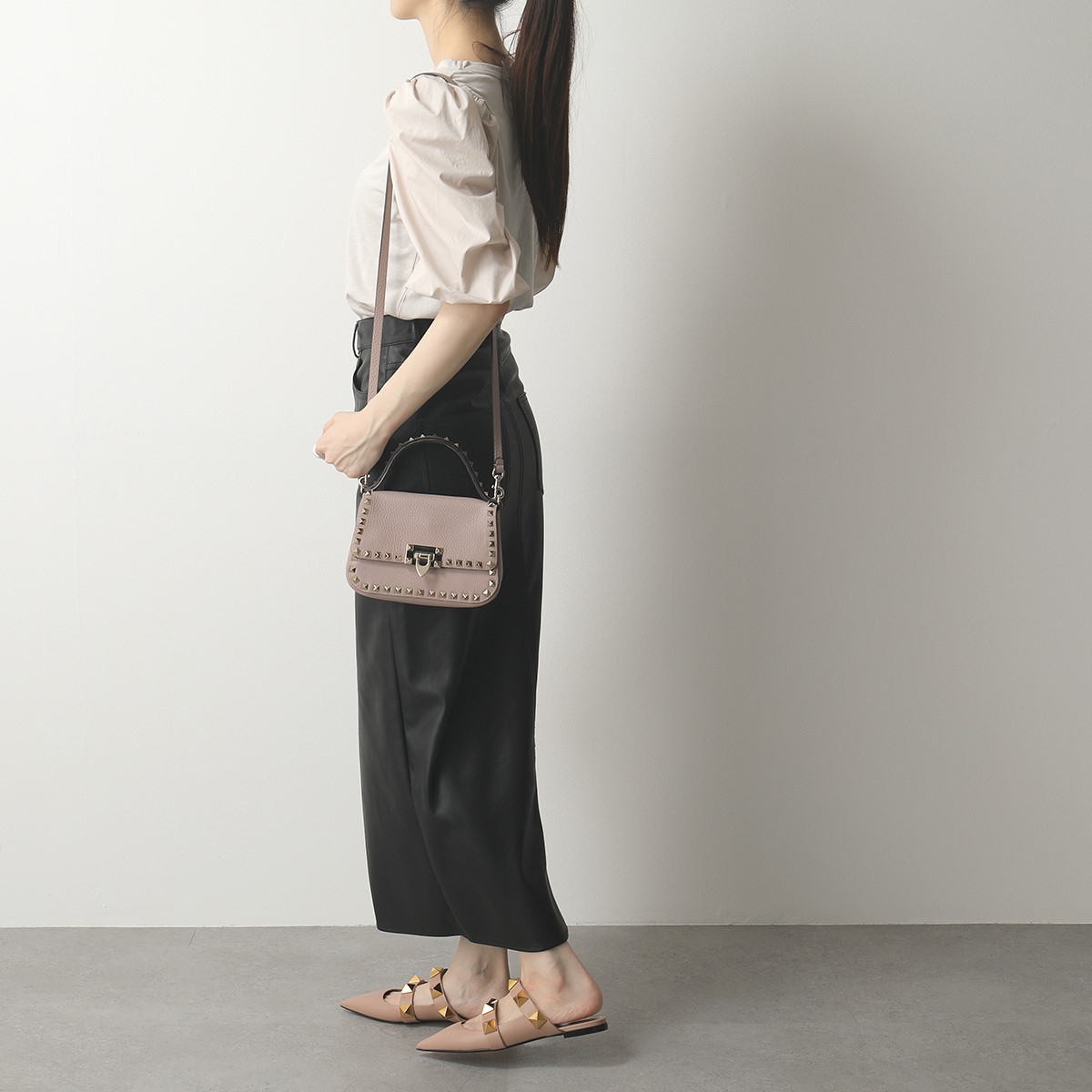 Vw0b0i52 ハンドバッグ ロックスタッズ Valentino 21年春夏新作 ヴァレンティノ Vsf レザー P45 Poudre ハンドバッグ スモール レザー レディース ショルダーバッグ 鞄 P45 Poudre 21ss Cp 10 インポートセレクト Musee Vw0b0i52 ハンドバッグ ロックスタッズ Valentino 21年春夏新作 ヴァレンティノ Vsf レザー P45 Poudre ハンドバッグ スモール レザー レディース ショルダーバッグ 鞄 P45 Poudre 21ss Cp 10 インポートセレクト Musee