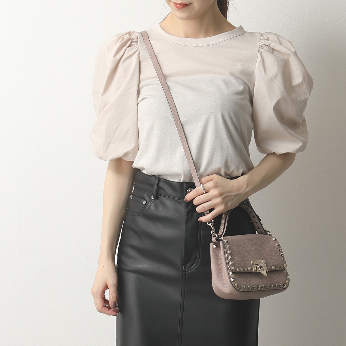 Vw0b0i52 ハンドバッグ ロックスタッズ Valentino 21年春夏新作 ヴァレンティノ Vsf レザー P45 Poudre ハンドバッグ スモール レザー レディース ショルダーバッグ 鞄 P45 Poudre 21ss Cp 10 インポートセレクト Musee Vw0b0i52 ハンドバッグ ロックスタッズ Valentino 21年春夏新作 ヴァレンティノ Vsf レザー P45 Poudre ハンドバッグ スモール レザー レディース ショルダーバッグ 鞄 P45 Poudre 21ss Cp 10 インポートセレクト Musee