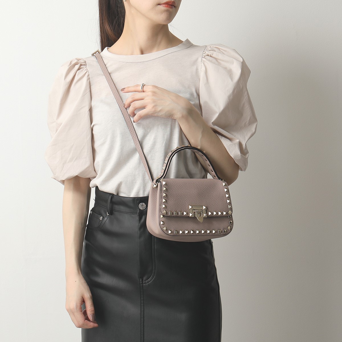 Vw0b0i52 ハンドバッグ ロックスタッズ Valentino 21年春夏新作 ヴァレンティノ Vsf レザー P45 Poudre ハンドバッグ スモール レザー レディース ショルダーバッグ 鞄 P45 Poudre 21ss Cp 10 インポートセレクト Musee Vw0b0i52 ハンドバッグ ロックスタッズ Valentino 21年春夏新作 ヴァレンティノ Vsf レザー P45 Poudre ハンドバッグ スモール レザー レディース ショルダーバッグ 鞄 P45 Poudre 21ss Cp 10 インポートセレクト Musee