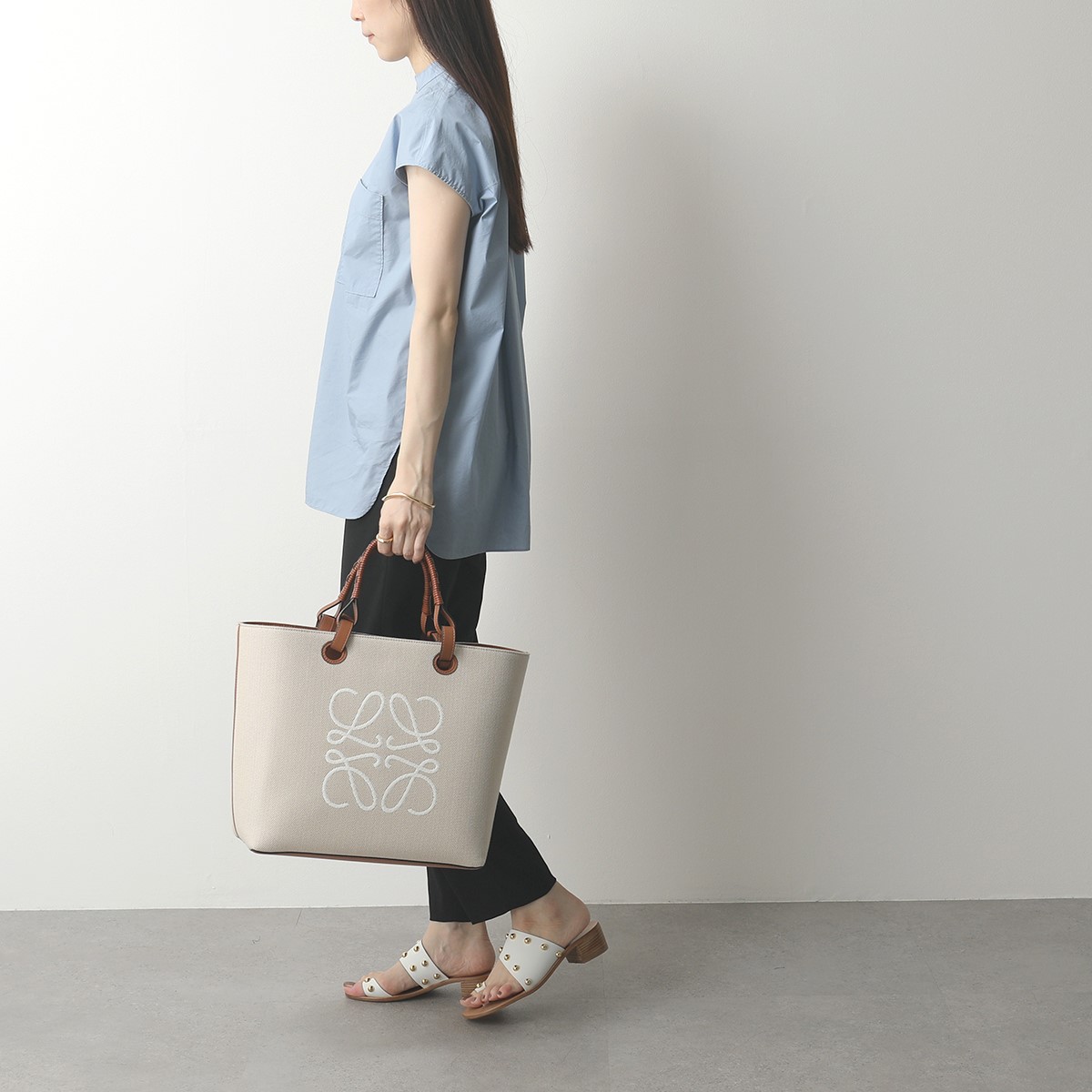 ロエベ トートバッグ 21年春夏新作 2426 Ecru Tan Loewe アナグラム キャンバス レザー トートバッグ ハンドバッグ トートバッグ 17t23x02 鞄 ジャガード 10 Offクーポン対象 18日限定 刺繍 2426 Ecru Tan レディース Cp Tote インポートセレクト Musee ロエベ トートバッグ 21年春夏新作 2426 Ecru Tan Loewe アナグラム キャンバス レザー トートバッグ ハンドバッグ トートバッグ 17t23x02 鞄 ジャガード 10 Offクーポン対象 18日限定 刺繍 2426 Ecru Tan レディース Cp Tote インポートセレクト Musee
