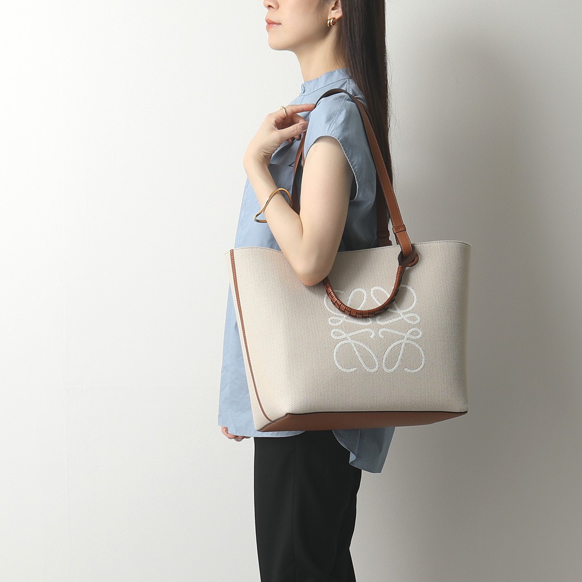 ロエベ トートバッグ 21年春夏新作 2426 Ecru Tan Loewe アナグラム キャンバス レザー トートバッグ ハンドバッグ トートバッグ 17t23x02 鞄 ジャガード 10 Offクーポン対象 18日限定 刺繍 2426 Ecru Tan レディース Cp Tote インポートセレクト Musee ロエベ トートバッグ 21年春夏新作 2426 Ecru Tan Loewe アナグラム キャンバス レザー トートバッグ ハンドバッグ トートバッグ 17t23x02 鞄 ジャガード 10 Offクーポン対象 18日限定 刺繍 2426 Ecru Tan レディース Cp Tote インポートセレクト Musee