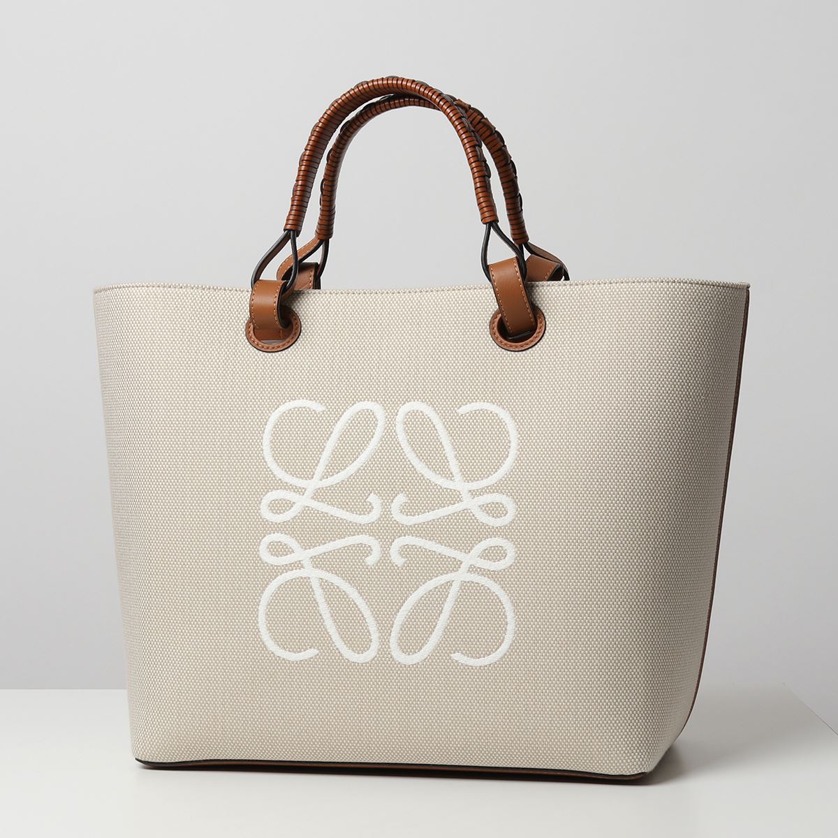 ロエベ トートバッグ 21年春夏新作 2426 Ecru Tan Loewe アナグラム キャンバス レザー トートバッグ ハンドバッグ トートバッグ 17t23x02 鞄 ジャガード 10 Offクーポン対象 18日限定 刺繍 2426 Ecru Tan レディース Cp Tote インポートセレクト Musee ロエベ トートバッグ 21年春夏新作 2426 Ecru Tan Loewe アナグラム キャンバス レザー トートバッグ ハンドバッグ トートバッグ 17t23x02 鞄 ジャガード 10 Offクーポン対象 18日限定 刺繍 2426 Ecru Tan レディース Cp Tote インポートセレクト Musee