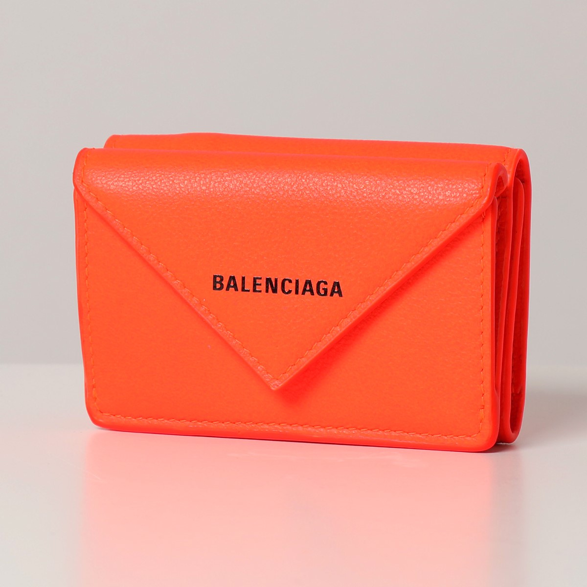 Balenciaga バレンシアガ 18d5n Papier Mini Wallet なめし革 三つ曲がり目がま口 ミニ財布 ビーン財布 7560 Fluo Orange Black レディース Sogestmont Ca