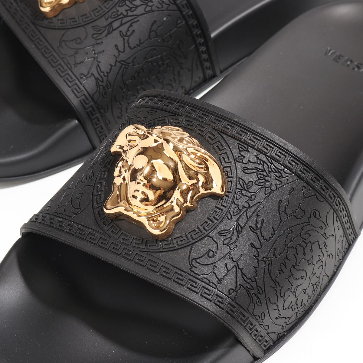 Versace ヴェルサーチ Dsr262cn Dgom8 Pool Slide Gomma メドゥーサ パラッツォ プール スライドサンダル シャワーサンダル スポーツ スポサン 靴 Kvo41 Nero Oro レディース Cp Sandal Butlerchimneys Com