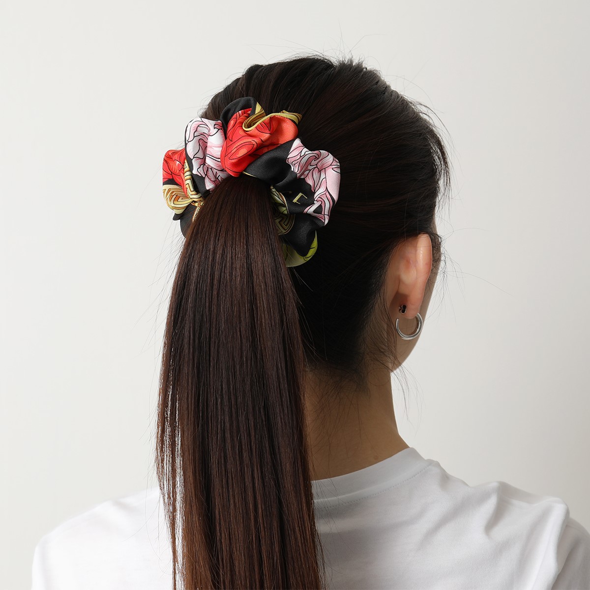 ヴェルサーチ Iela002 21年春夏新作 Iela002 1f ヘアアクセサリー ヘアゴム レディースジュエリー アクセサリー Versace 5b0 Black Multicolor プリント レディース シュシュ ヘアアクセサリー 髪留め 21ss Cp 10 インポートセレクト Musee ヴェルサーチ Iela002 21年春夏新作 Iela002 1f ヘアアクセサリー ヘアゴム レディースジュエリー アクセサリー Versace 5b0 Black Multicolor プリント レディース シュシュ ヘアアクセサリー 髪留め 21ss Cp 10 インポートセレクト Musee