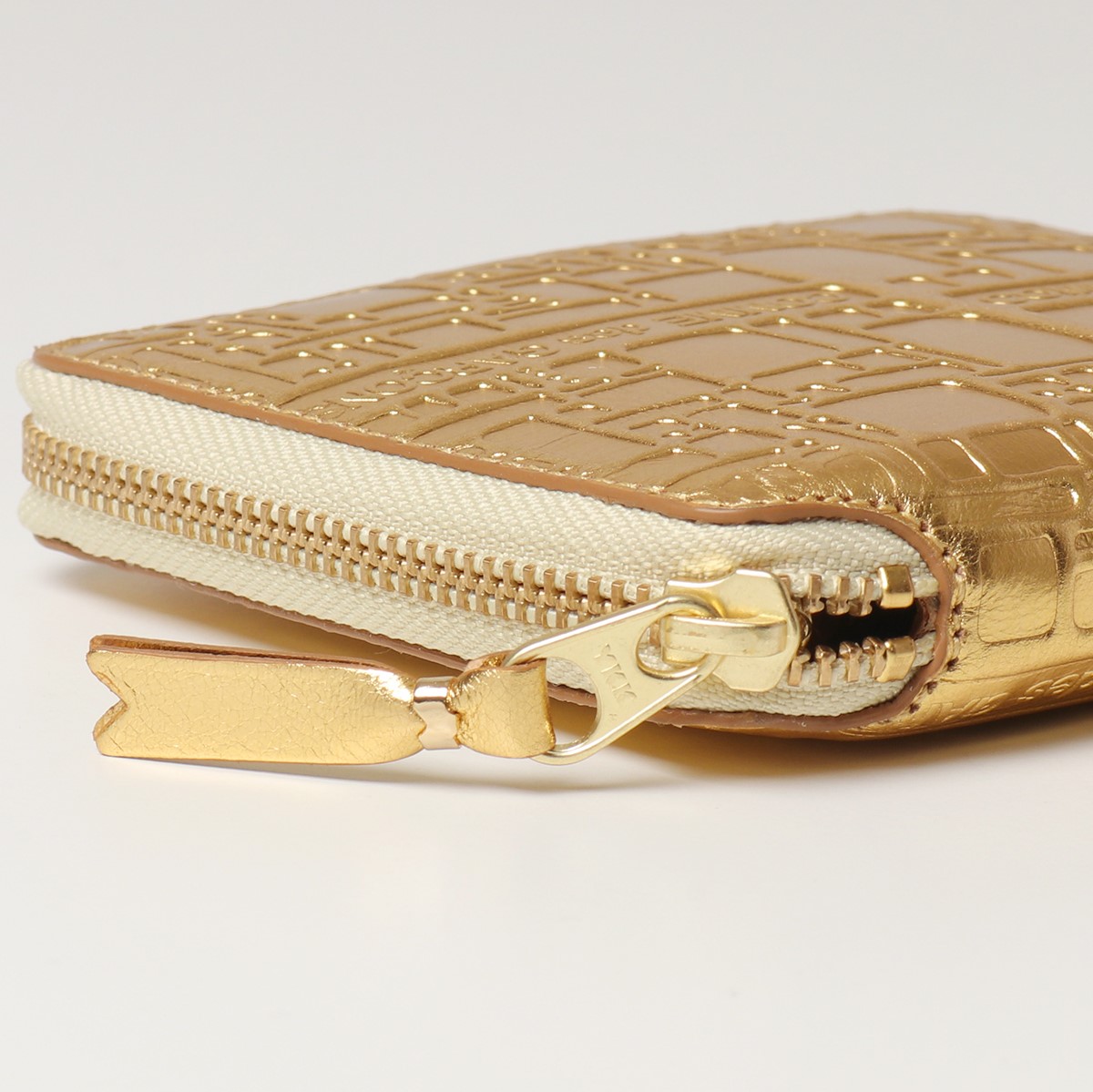 COMME Des GARCONS コムデギャルソン SA2100EG EMBOSSED LOGOTYPE ...