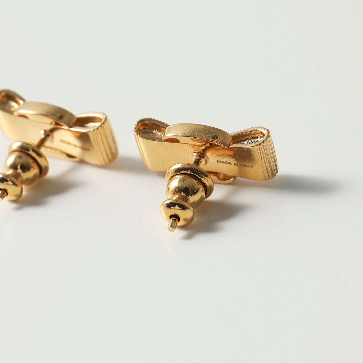 【極美品】フェラガモ ヴァラ リボン ピアス a014 Ferragamo ヴァラリボン ピアス | ゴールドトーン | FARFETCH JP