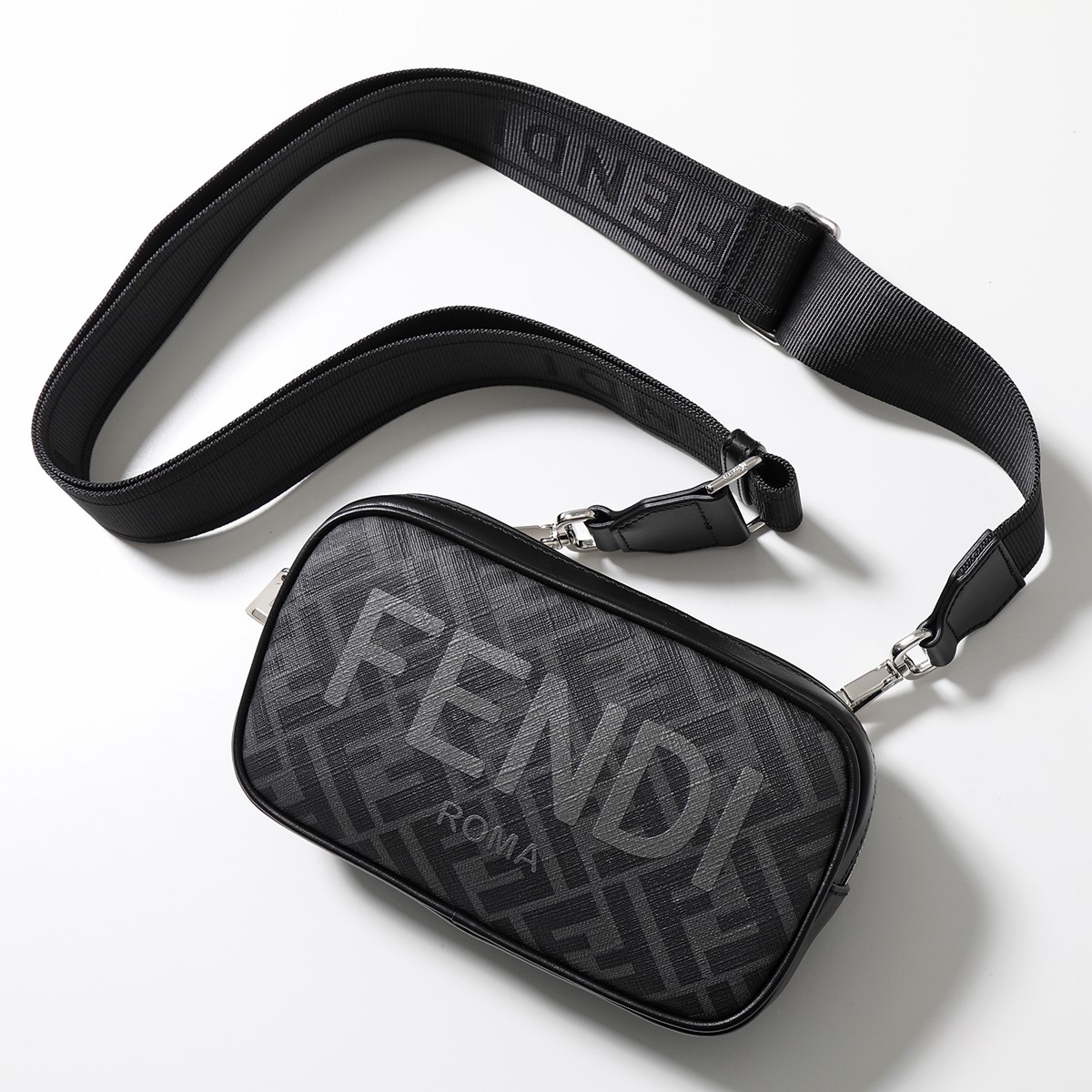 ☆最安値に挑戦 FENDI フェンディ ショルダーバッグ CAMERA CASE SMALL