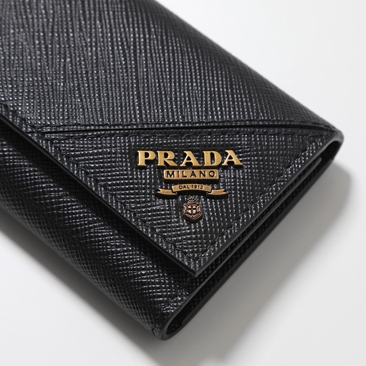 国際ブランド Prada プラダ キーケース 2pg222 Qme F0632 メンズ サフィアーノレザー 6連 ゴールドメタルロゴ Nero 1 Fucoa Cl