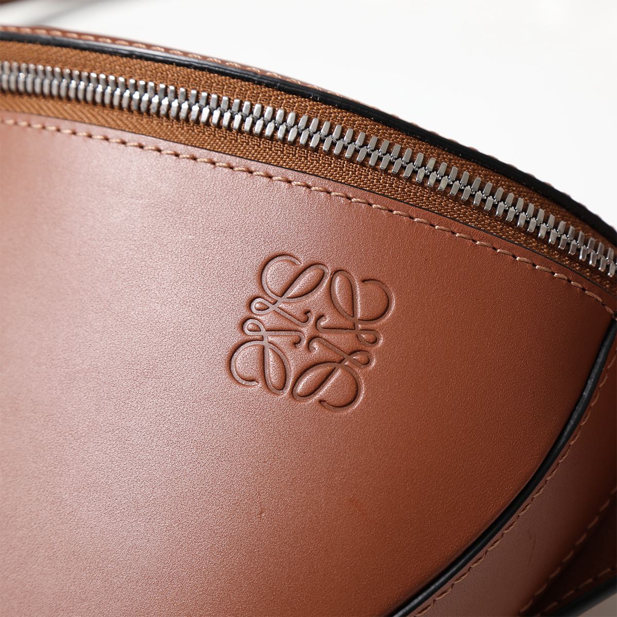 LOEWE ロエベ ボディバッグ BUM BAG バムバッグ B687D16X01 レディース