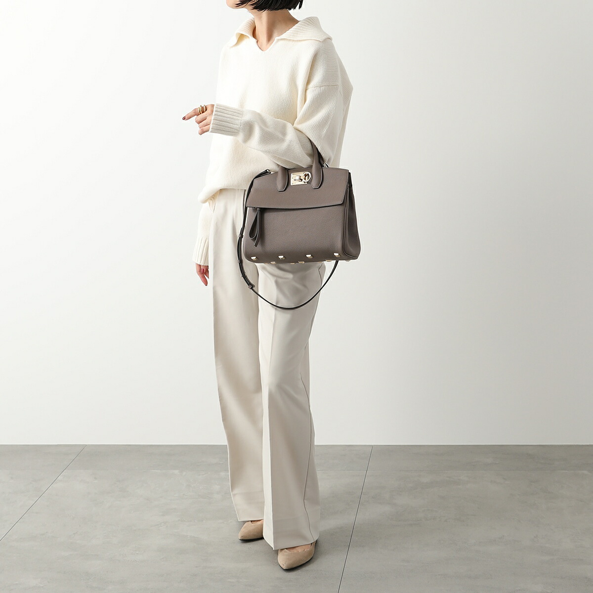 ★送料関税込★FERRAGAMO ガンチーニ スタジオ ハンドバッグ FERRAGAMO フェラガモ ハンドバッグ STUDIO BAG 21 H159
