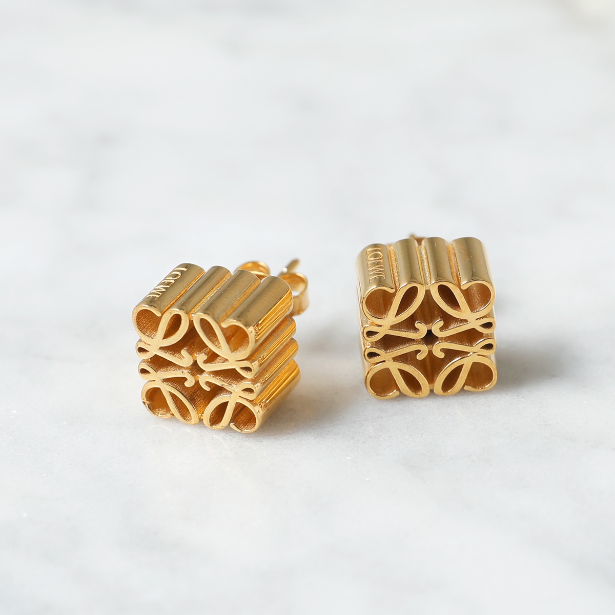 楽天市場】LOEWE ロエベ ピアス ANAGRAM STUD アナグラム スタッド