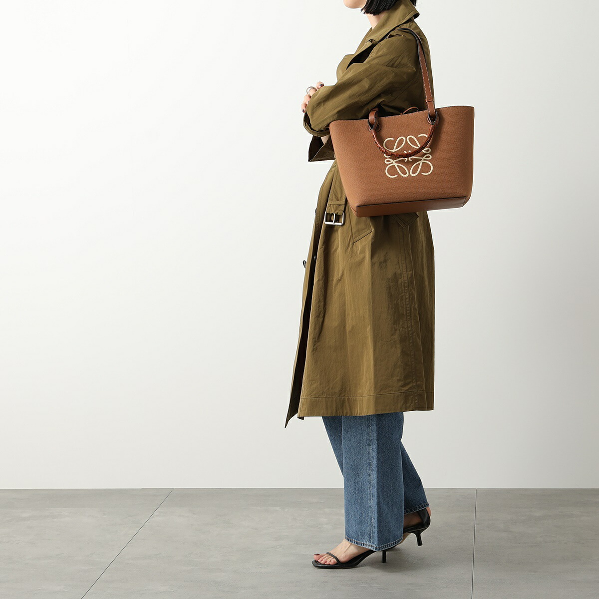 レア【LOEWE】ベージュ ロゴ ANAGRAM スモール トートバック LOEWE ロエベ トートバッグ ANAGRAM TOTE SMALL アナグラム