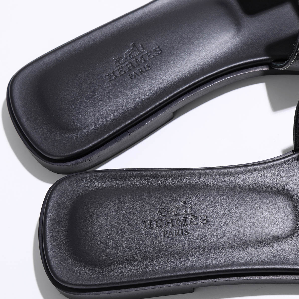 【毎日履けるsimpleデザイン♡】HERMES フラットサンダル エルメスの新作サンダルは色違いでそろえたくなる可愛さ