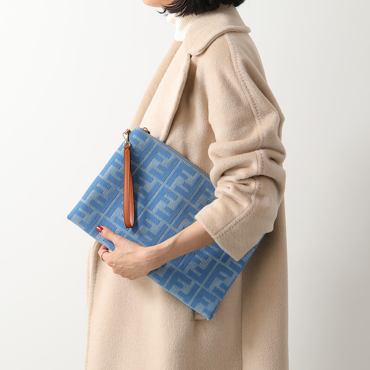 FENDI フェンディ クラッチバッグ 8N0178 AP4N レディース デニム ジャガード FFロゴ リストレット付き フラットポーチ 鞄 F1LB6/DENIMCHI+BRANDY+OS