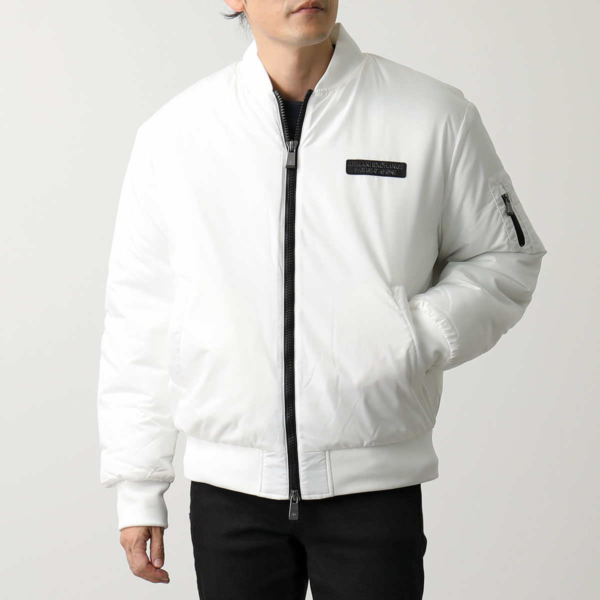 EMPORIO ARMANI☆ホワイトエンボスキルティングジャケット 38 EMPORIO ARMANI☆ホワイトエンボスキルティングジャケット 38