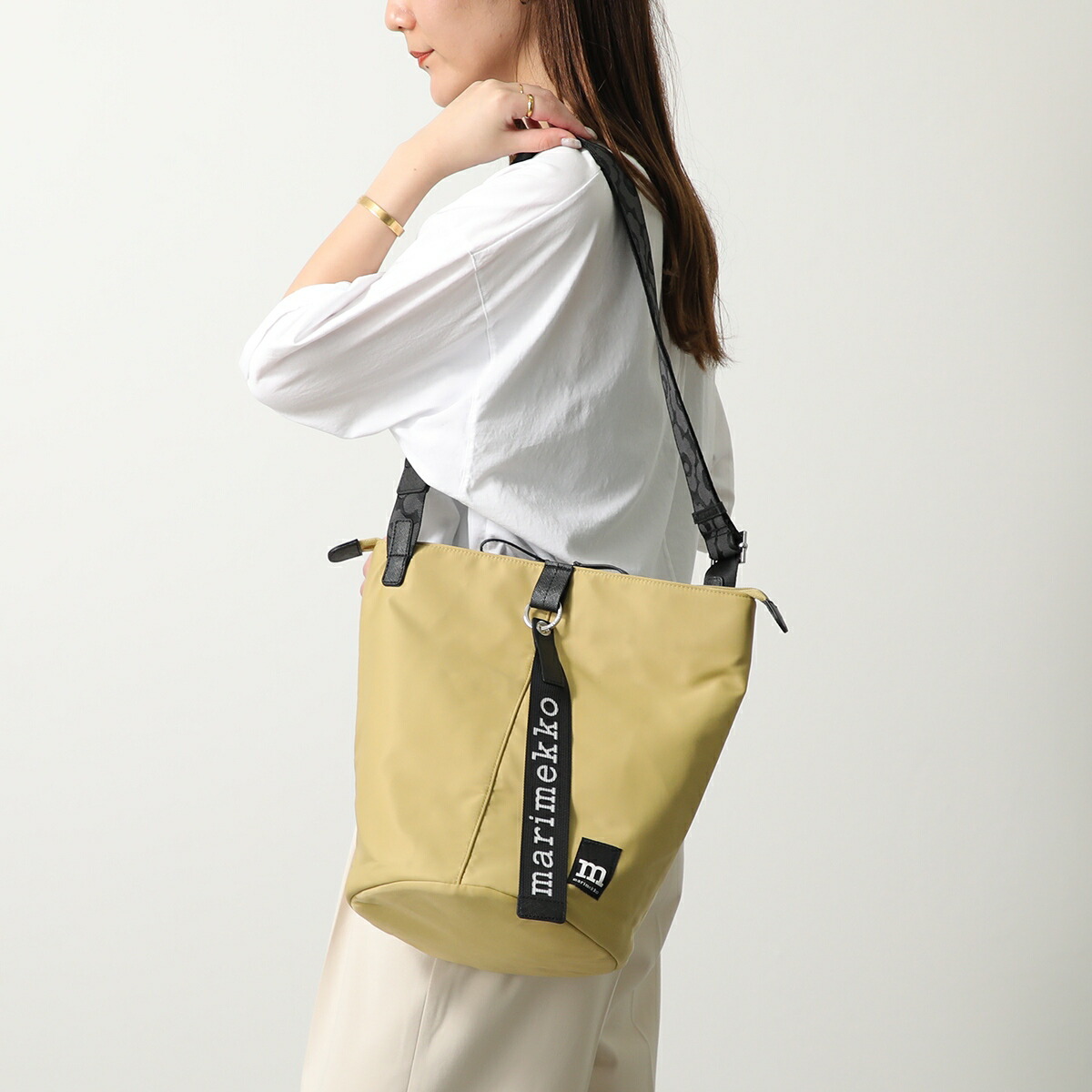 マリメッコ トートバッグ Carrier Midi Tasaraita 楽天市場】【9/11-1時59分迄10％OFFクーポン対象】marimekko