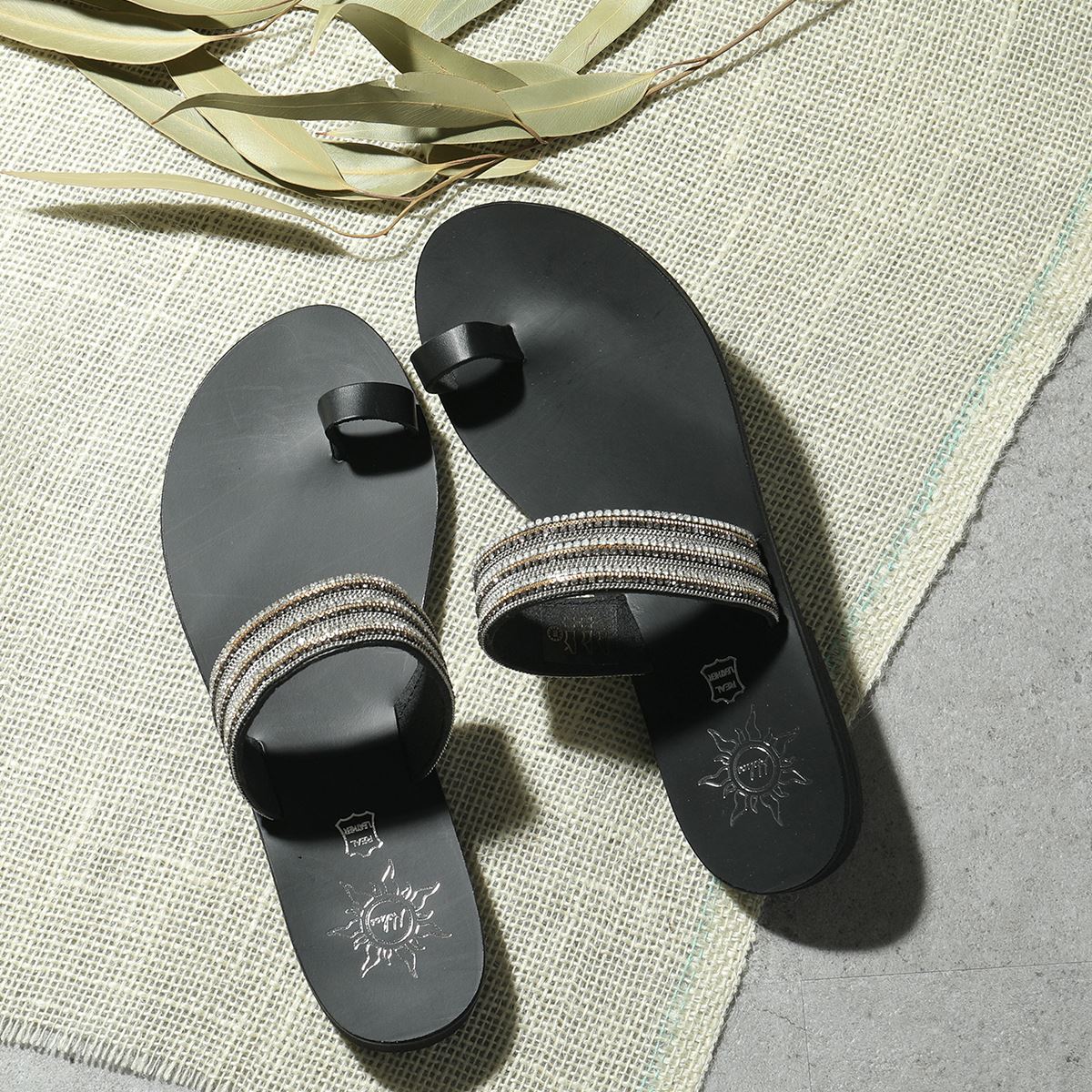 楽天市場 40 Offクーポン対象 26日9時59分まで Helios Sandals ヘリオスサンダル He15 0051 レザー フラットサンダル サムリングサンダル 靴 Black レディース Cp 40 インポートセレクト Musee