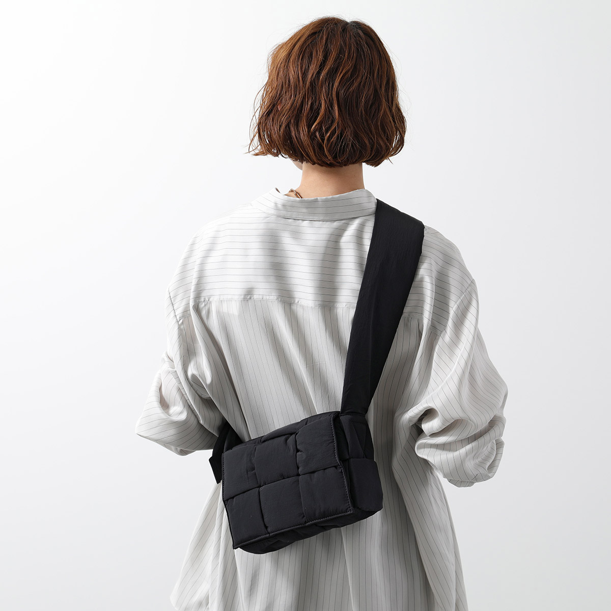 BOTTEGA VENETA ボッテガヴェネタ ショルダーバッグ パデッド テック 