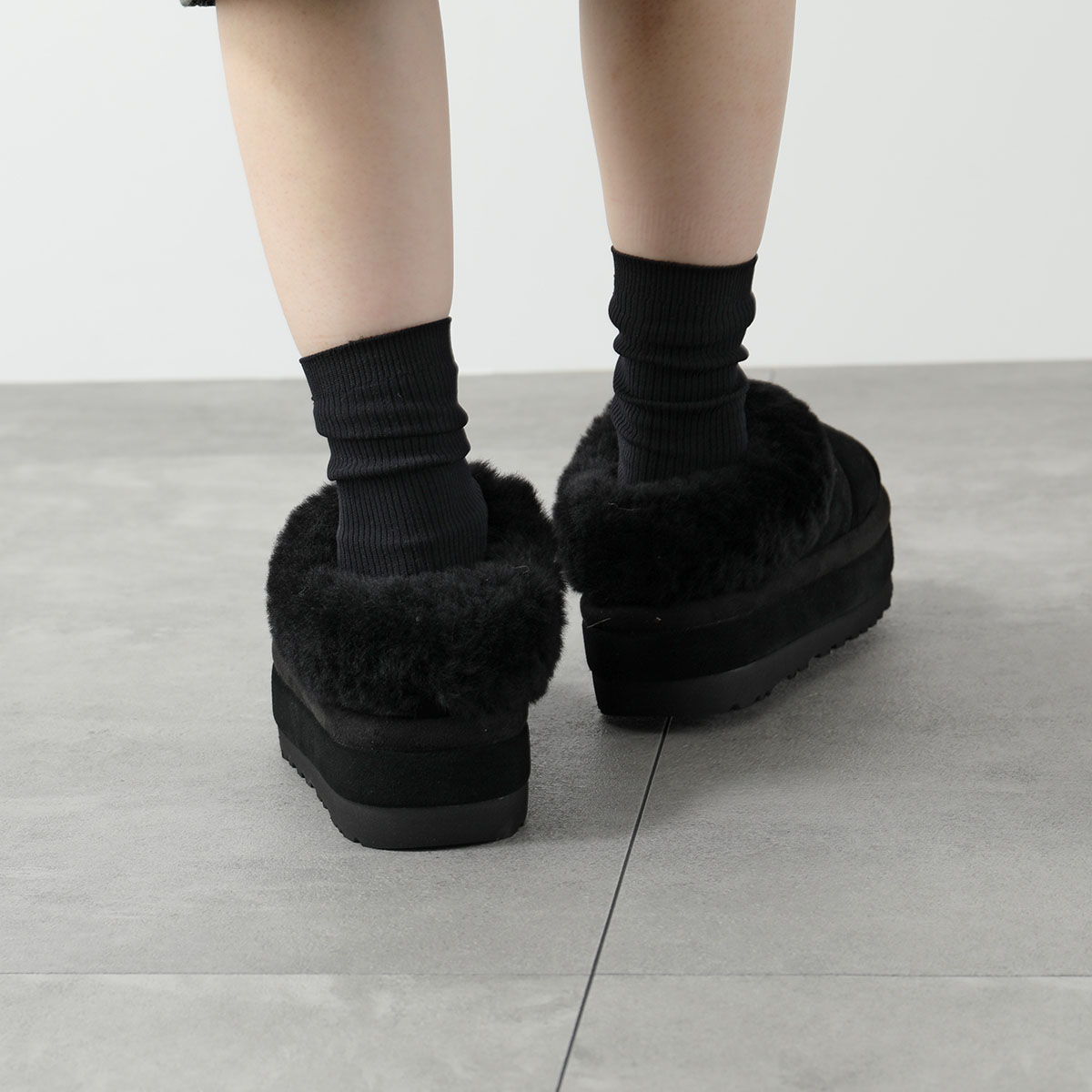 最大2万円OFFクーポン対象・12/11-1時59分迄】UGG アグ スリッポン