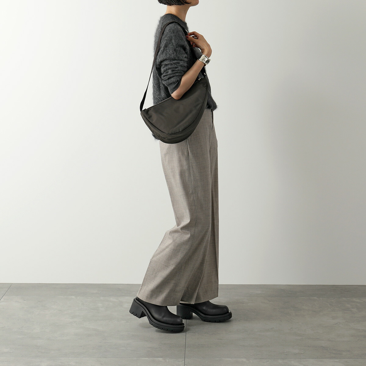THE ROW ザ・ロウ ショルダーバッグ Slouchy Banana Two Bag W1304