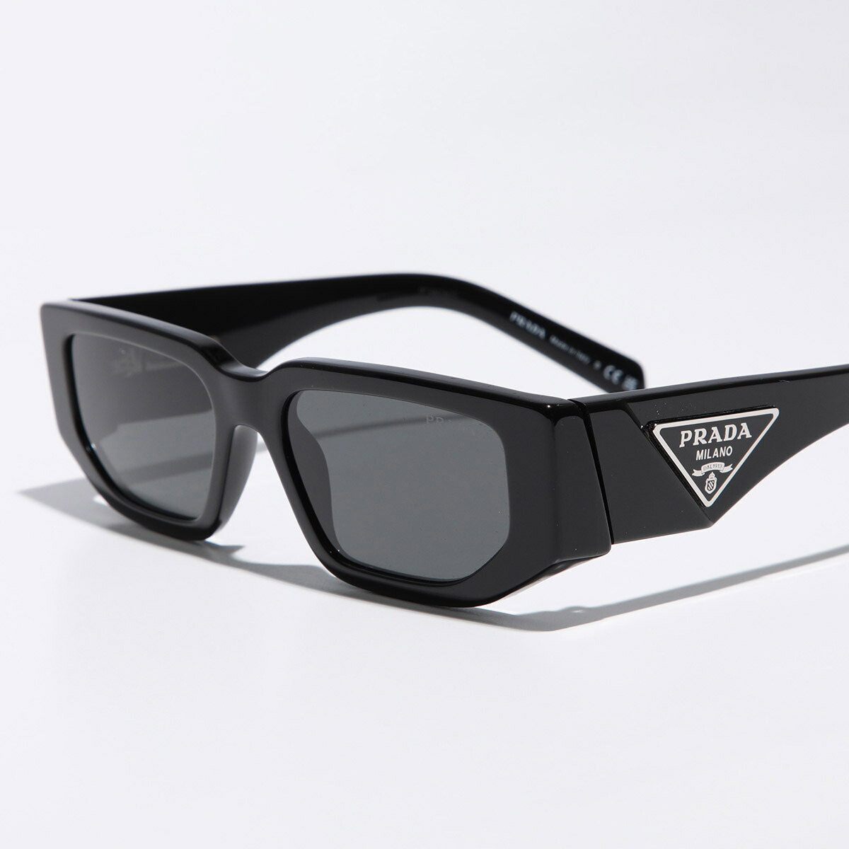 PRADA プラダ archive マット ブラック フレーム サングラス PRADA プラダ archive マット ブラック フレーム サングラス