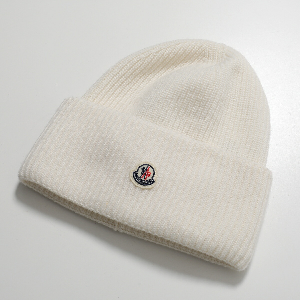 MONCLER (モンクレール) ビーニー ニット帽　ホワイト 未使用 タグ付き MONCLER（帽子 ・ ホワイト/白色系）のフリマアイテム一覧