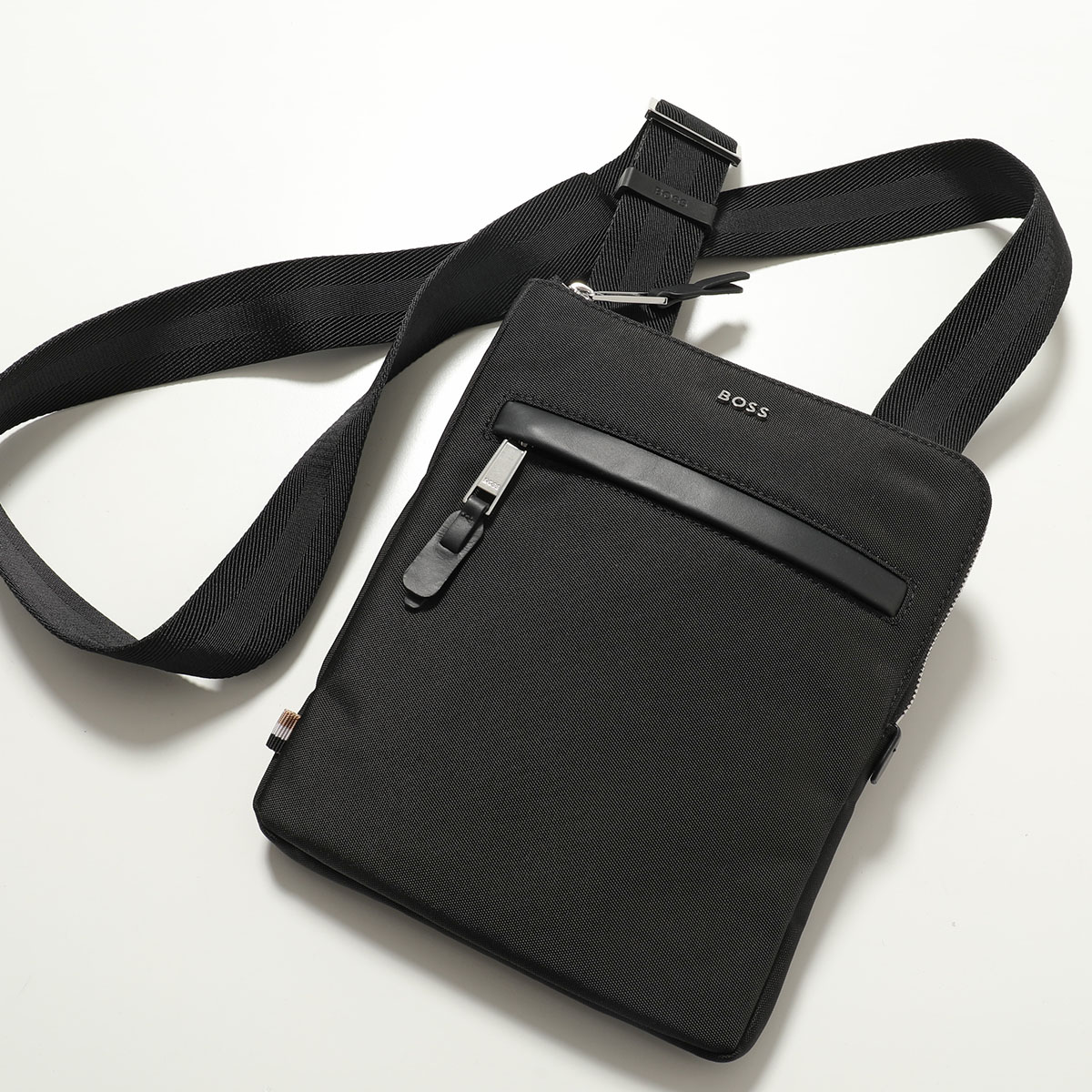 ★HUGO BOSS★ オールレザー ショルダーバッグ HUGO BOSS ヒューゴボス ショルダーバッグ RAY_N_NS ZIP レイ