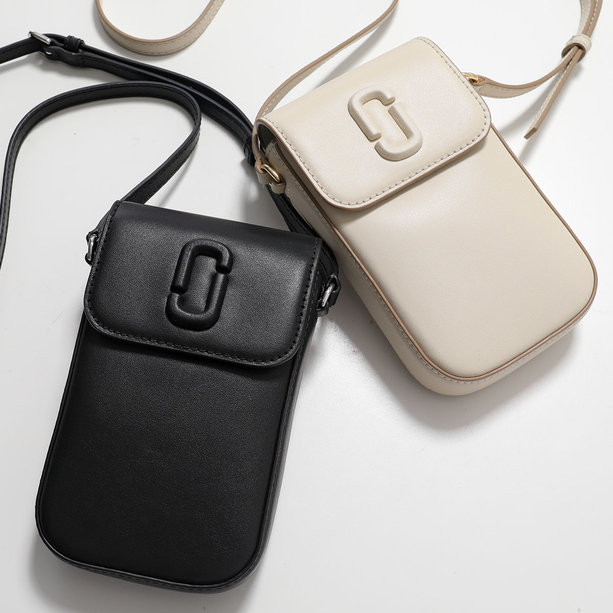MARC JACOBSマークジェイコブスブラックウェビング ストラップ バッグ MARC JACOBS（マークジェイコブス）の「THE LEATHER CARGO