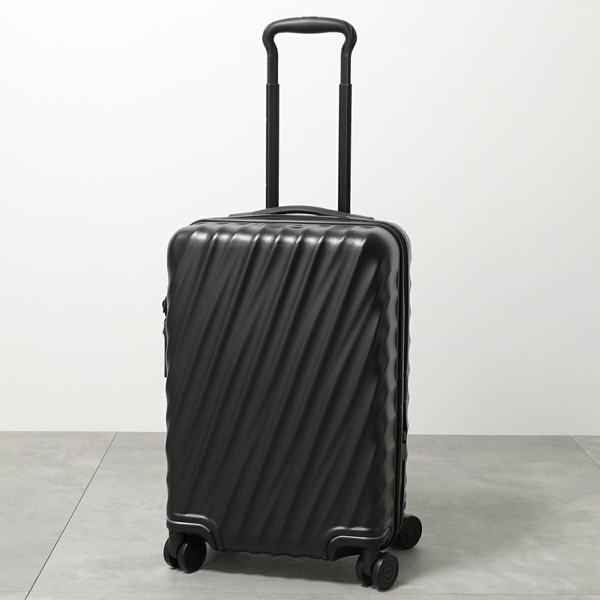 TUMI 黒 キャリーオンバッグ　トゥミ キャリーバッグ【型番26003D4】 トゥミ 19 DEGREE POLYCARBONATE インターナショナル・エクス