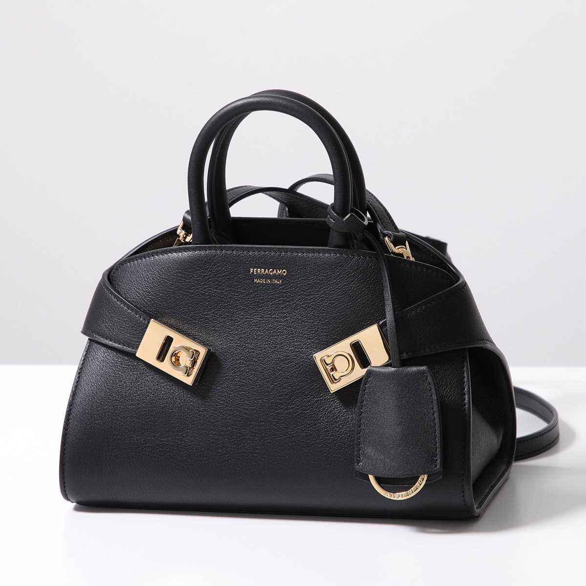 FERRAGAMO★カットアウトディテール ミニショルダーバッグ 楽天市場】FERRAGAMO フェラガモ ショルダーバッグ cut out