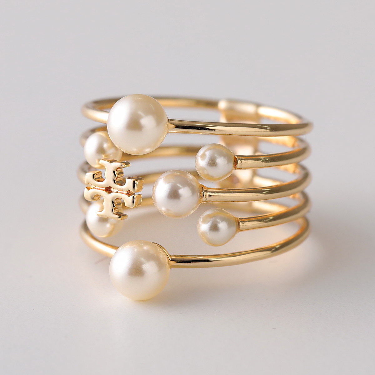 【トリーバーチ】ゴールドリング パールとチャーム付き キラ パール リングセット: レディース リング | Tory Burch JP