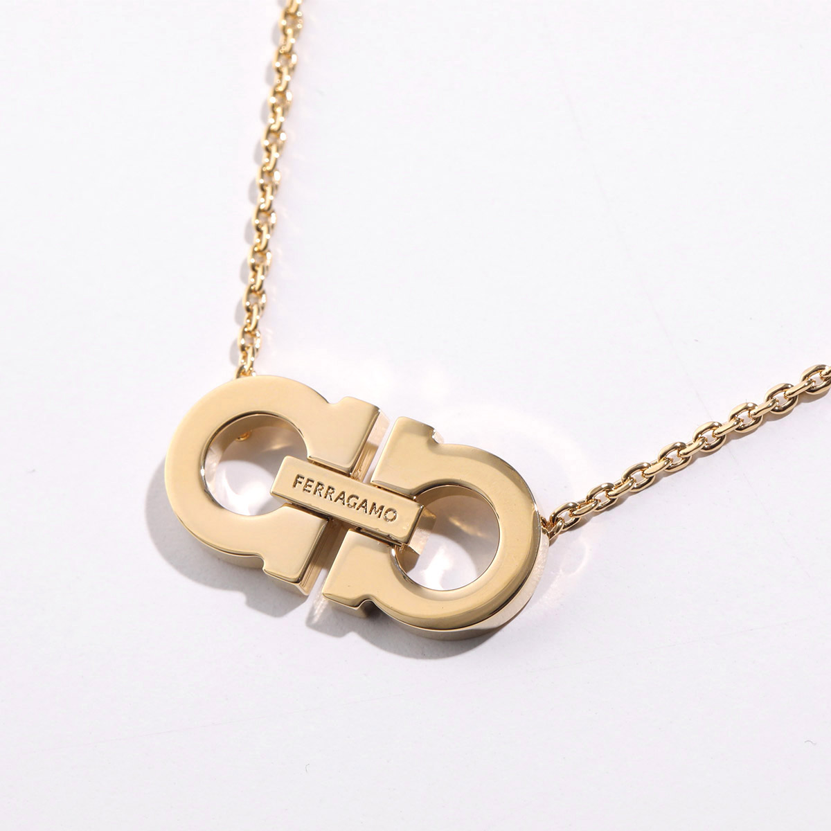 rurika【極美品★ほぼ未使用】フェラガモ リボン型ネックレス rurika様専用【極美品☆ほぼ未使用】フェラガモ リボン型