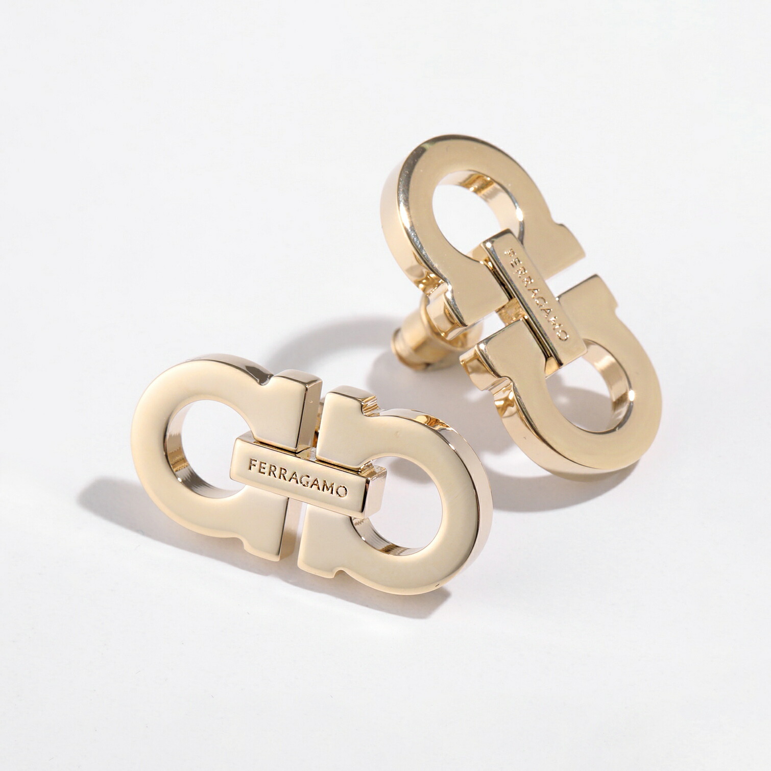 FERRAGAMO★パール ガンチーニ ピアス 76 0780 GOLD 776601 楽天市場】FERRAGAMO フェラガモ ピアス 76 0780 レディース