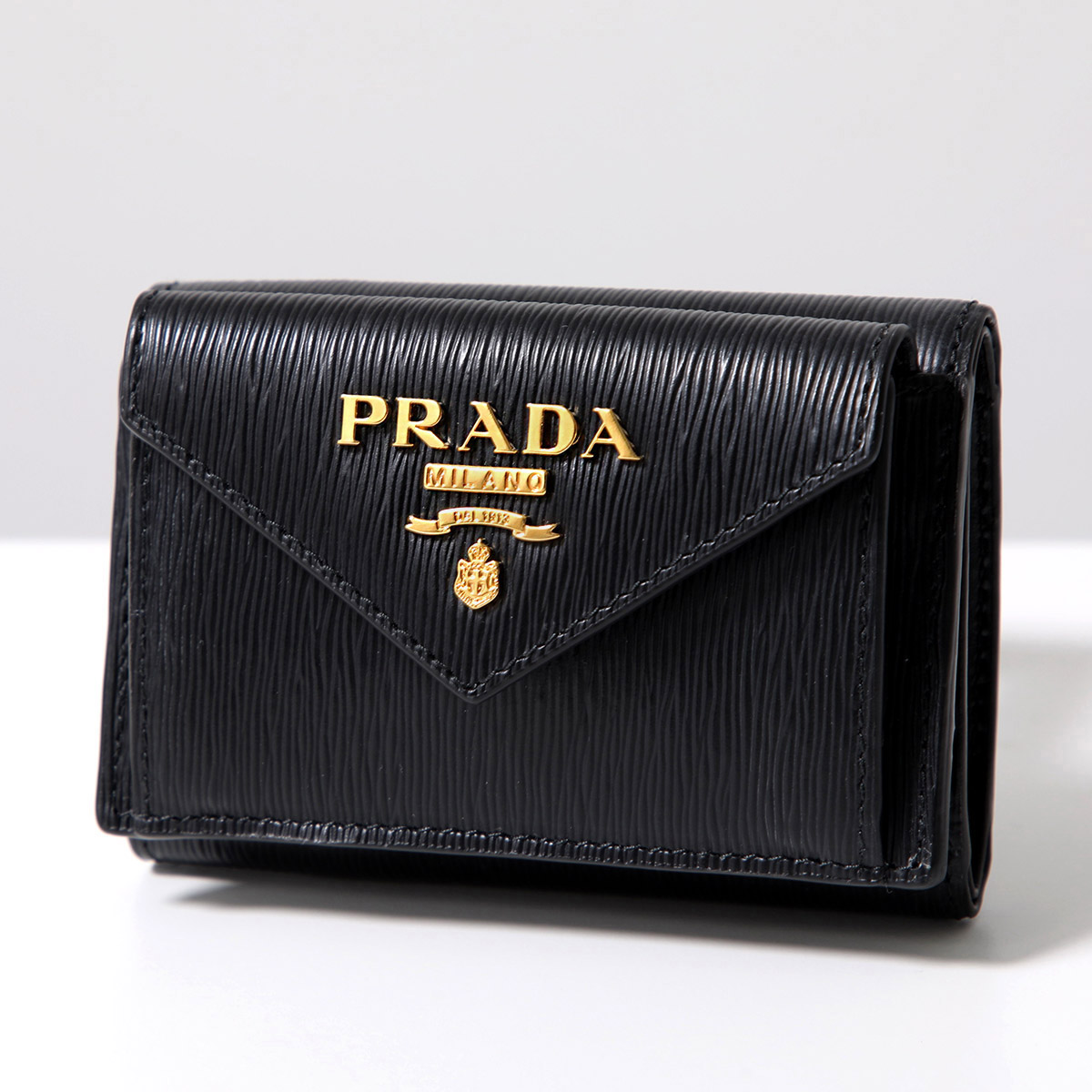 極美品 PRADA プラダ 三つ折り財布 ヴィッテロムーブ ロゴ ベージュ 美品 プラダ 三つ折り財布 ヴィッテロムーヴ レザー ベージュ