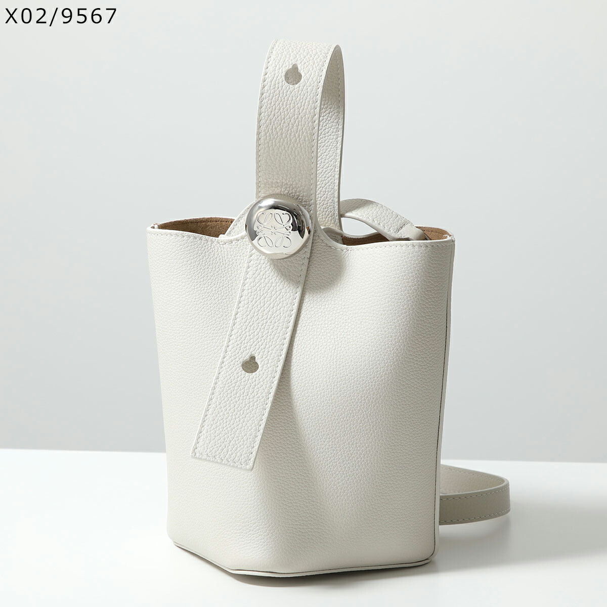 送料込/関税込■LOEWE■Pebble ミニレザーバケットバッグ LOEWE Pebble レザー バケットバッグ ミニ | ブラック | FARFETCH JP