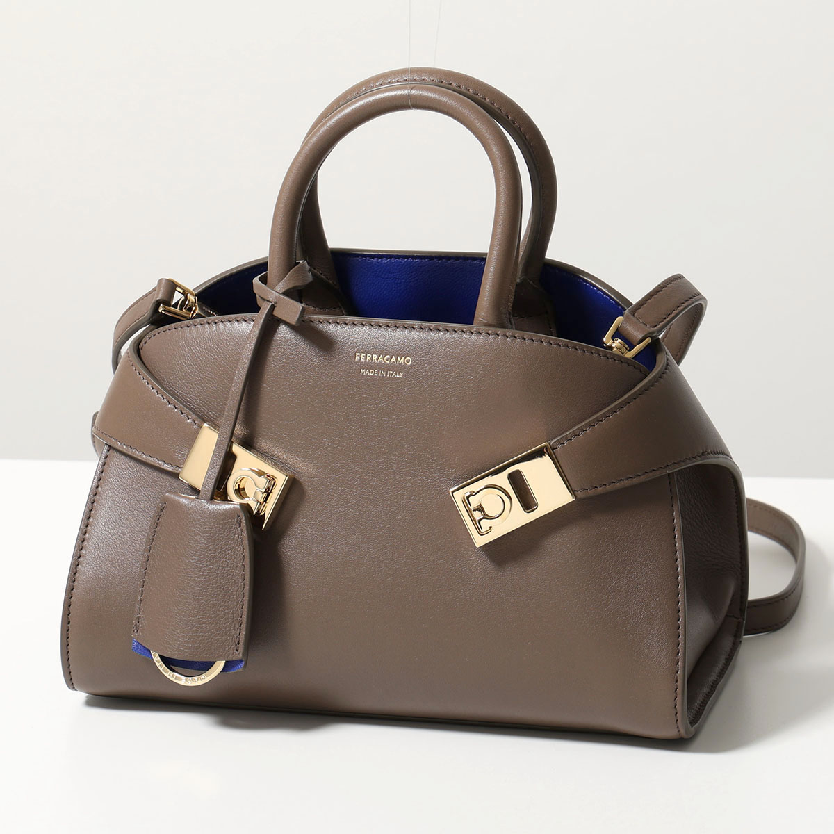 フェラガモ　バック 楽天市場】FERRAGAMO フェラガモ ショルダーバッグ HUG POUCH S