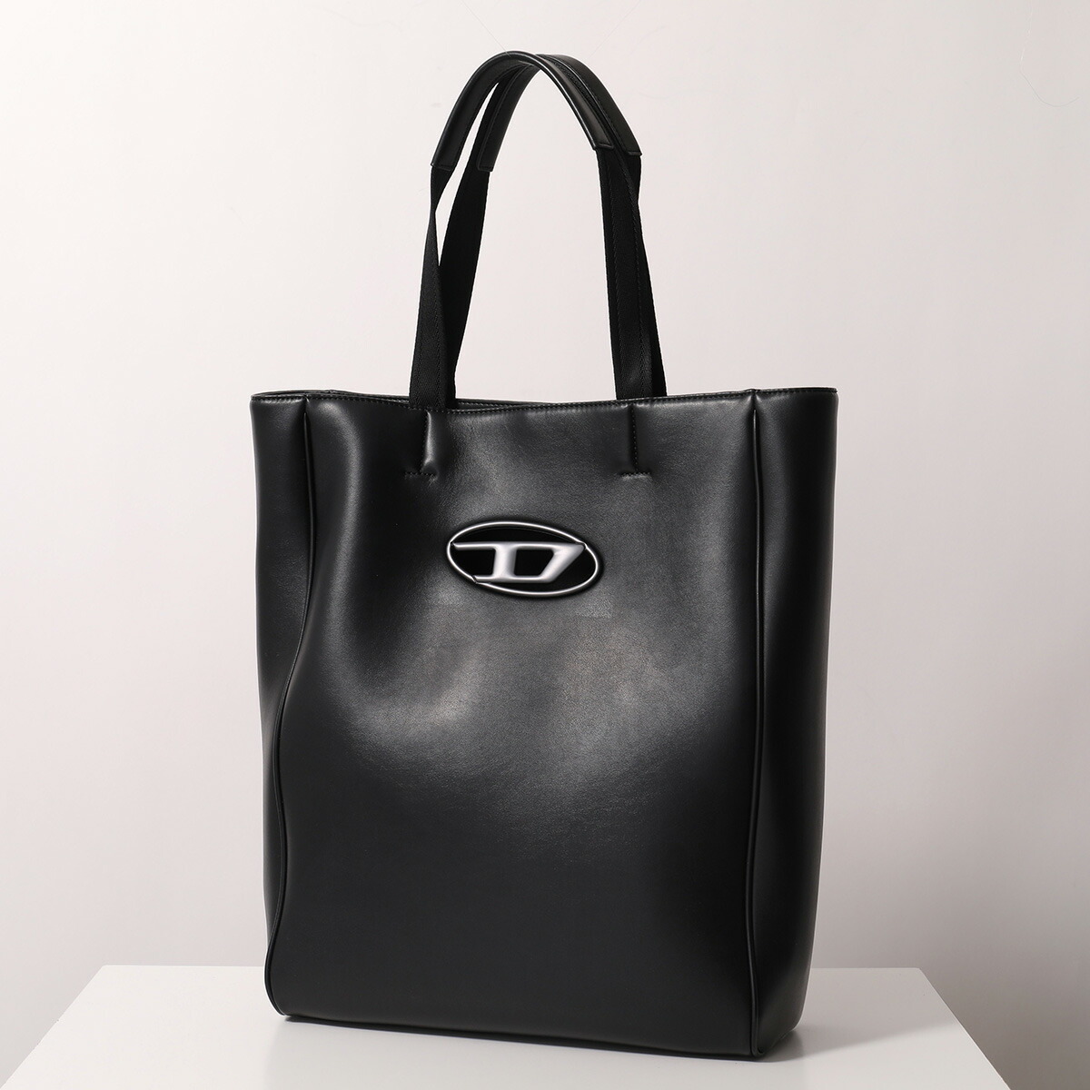 DIESEL Holi-D Shopper Ew トートバッグ Women's Holi-D-Square shopper in bonded neoprene | Black