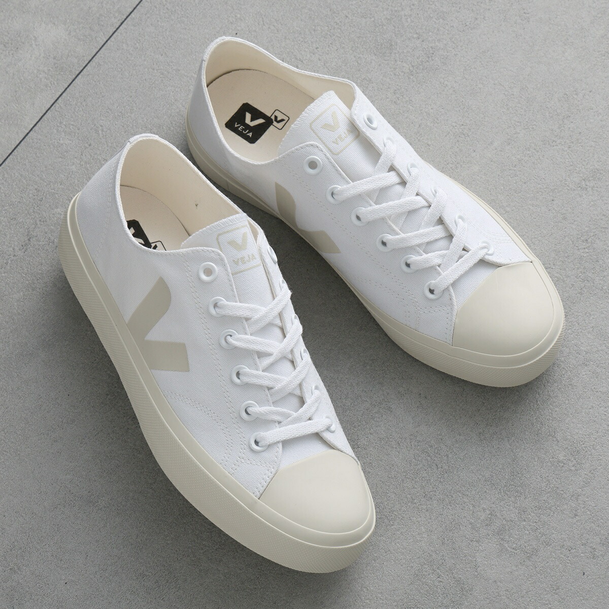 VEJA ホワイト/レッド スニーカー 話題の【VEJA(ヴェジャ)】スニーカー特集！人気モデルやサイズ感