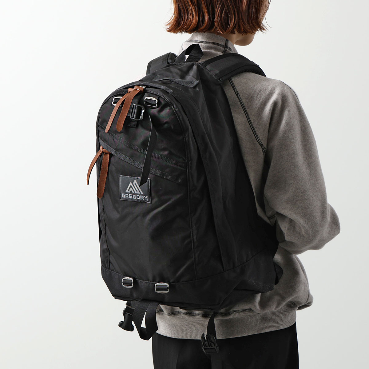 憧れも自負心も、この一枚に。「プラダを着た人でなし」プルオーバーが遂に入荷?