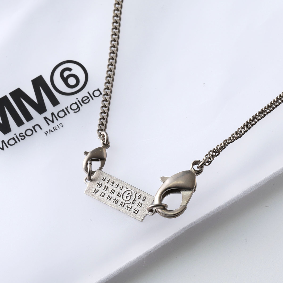 MM6 Mason Margiela カレンダーロゴ　プレートネックレス MM6 Mason Margiela カレンダーロゴ プレートネックレス | Pay ID