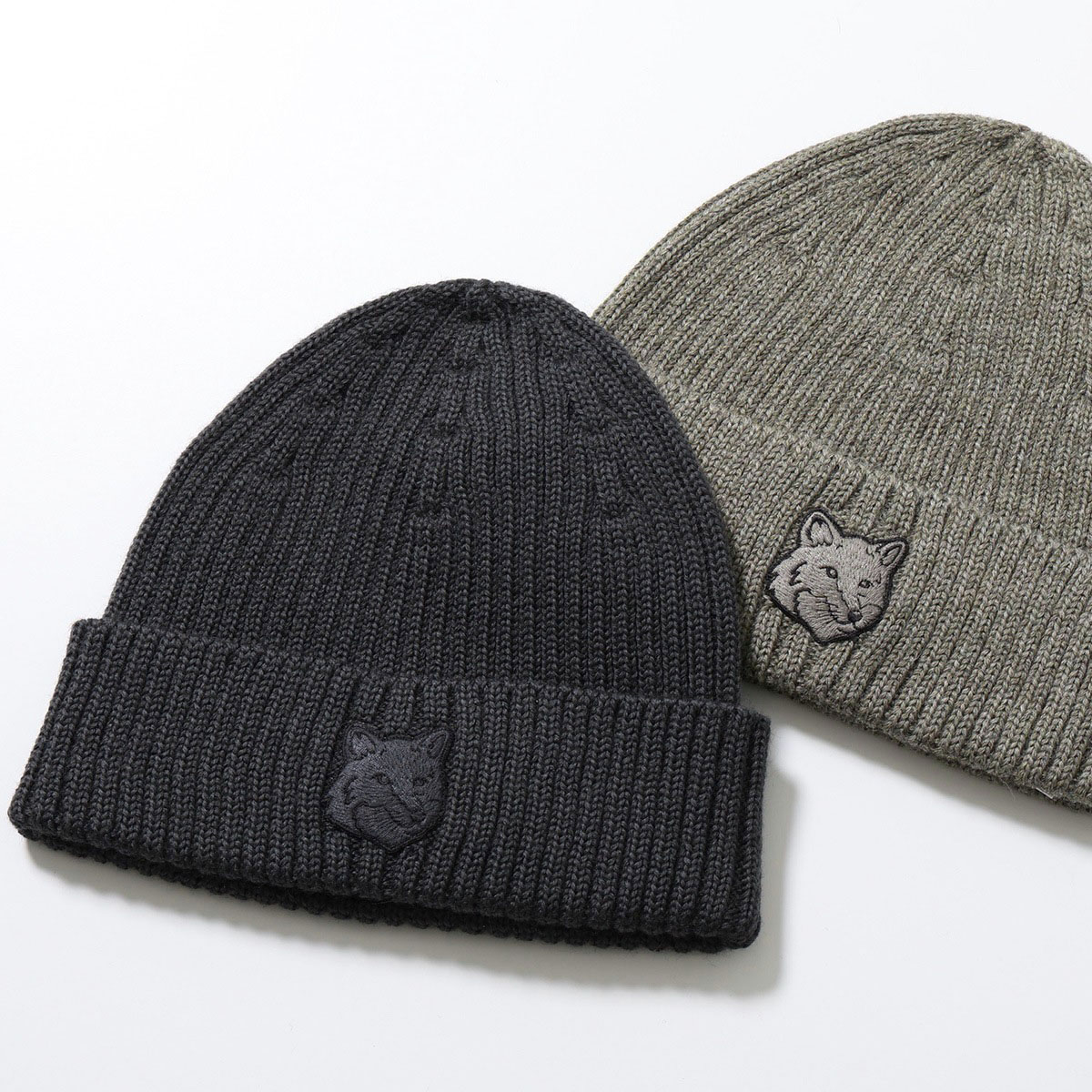 新品タグ付き　メゾンキツネ　ニット帽 MAISON KITSUNE メゾンキツネ ニット帽 FOX HEAD PATCH RIBBED HAT