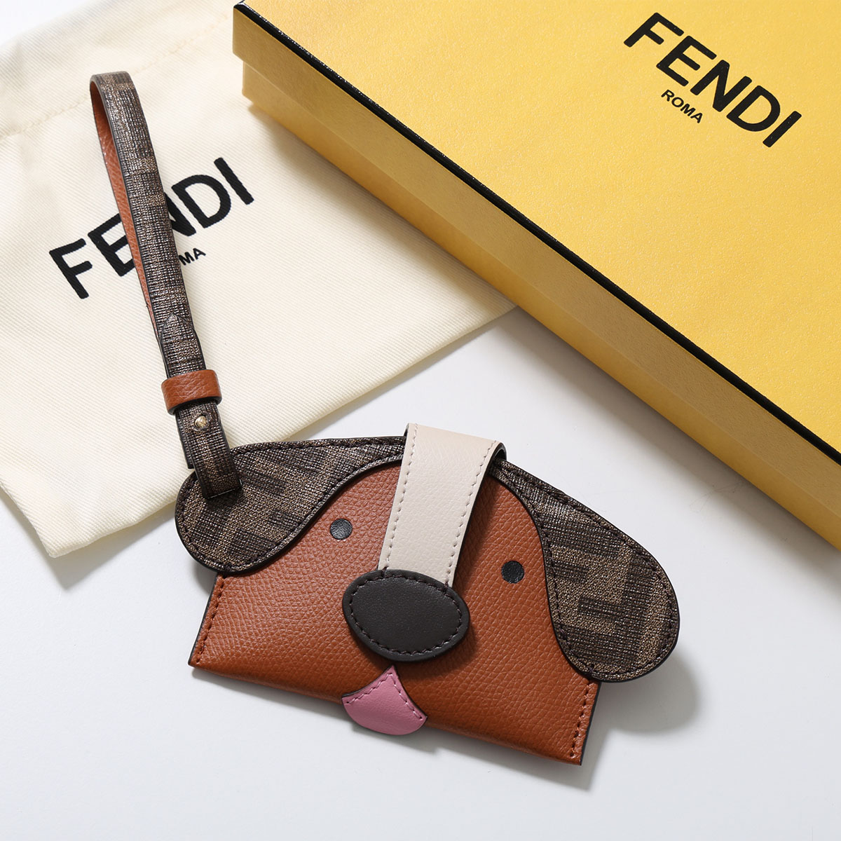 新品未使用箱付き◇FENDI フェンディ ズッカ柄 ケース 財布 がま口 フェンディズッカ柄 パスケース ブラウン/黒 ユニセックス