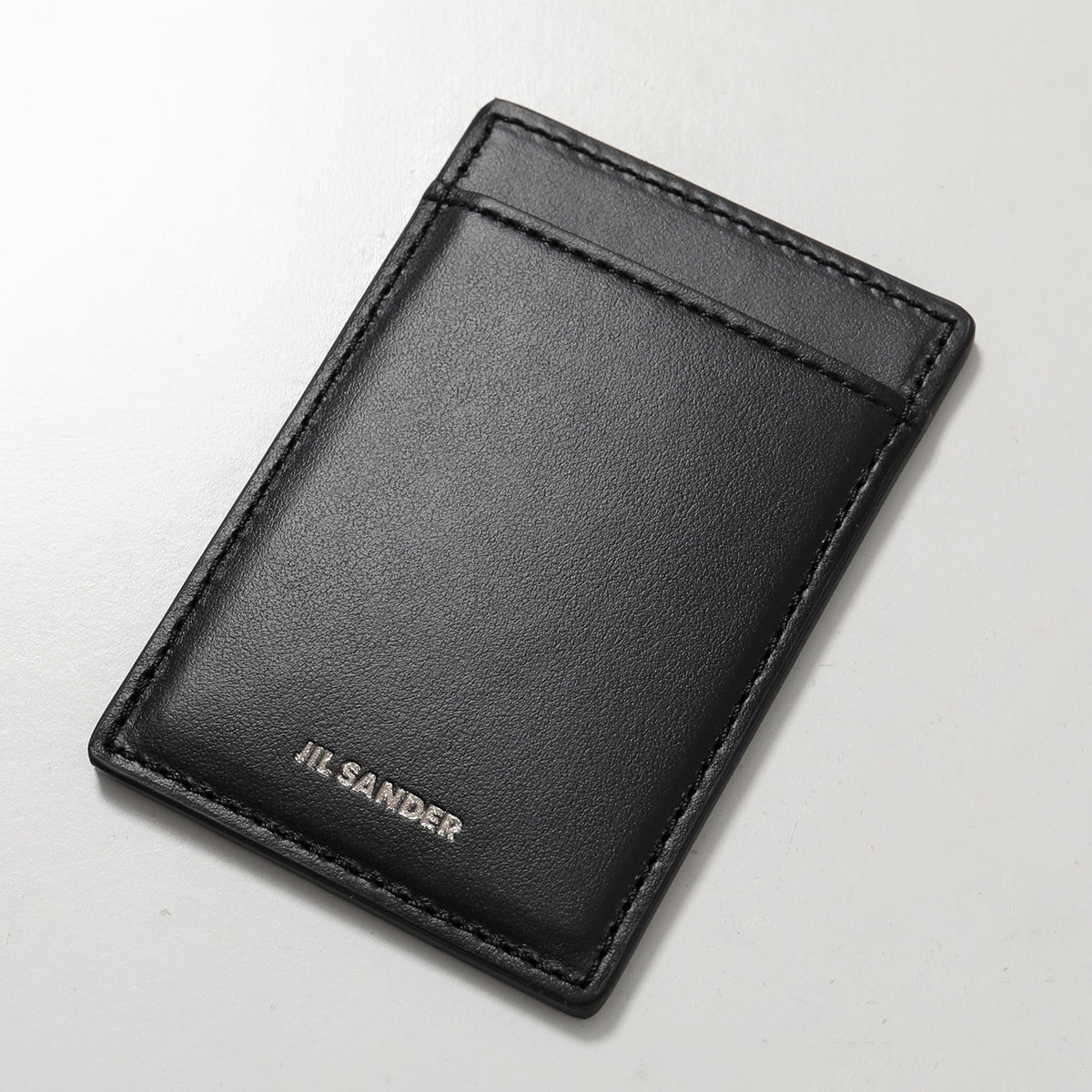 憧れも自負心も、この一枚に。「プラダを着た人でなし」プルオーバーが遂に入荷?