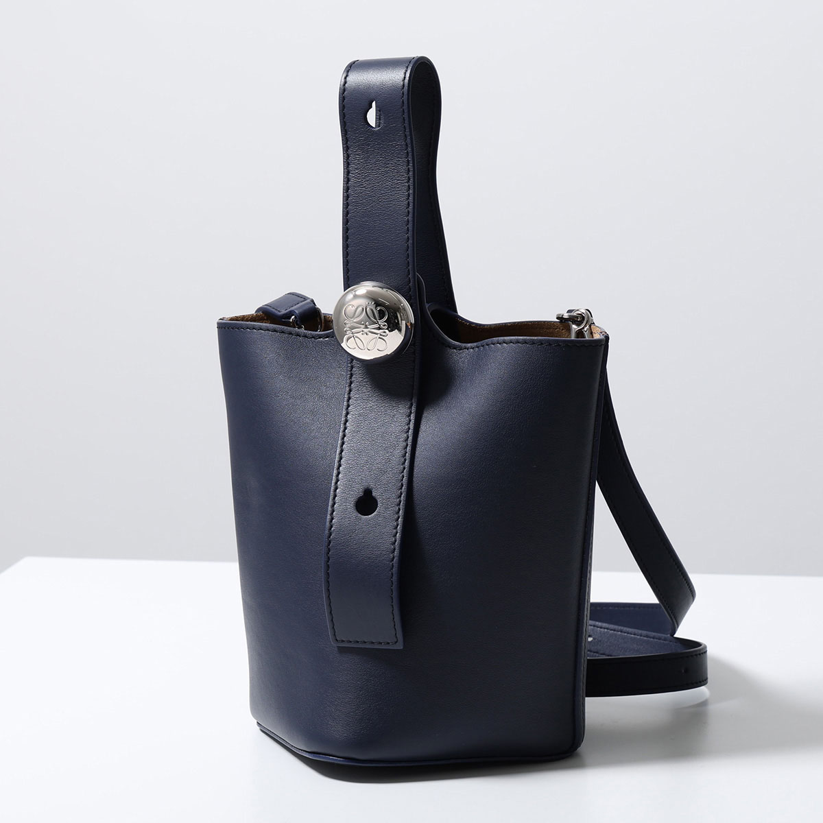 【カラー限定特価】LOEWE ロエベ ハンドバッグ PEBBLE BUCKET MINI ペブル バケット ミニ AANBBBMX01 レディース レザー ショルダーバッグ 鞄 4467/ABYSS-BLUE｜インポートセレクトmusee 143,350円