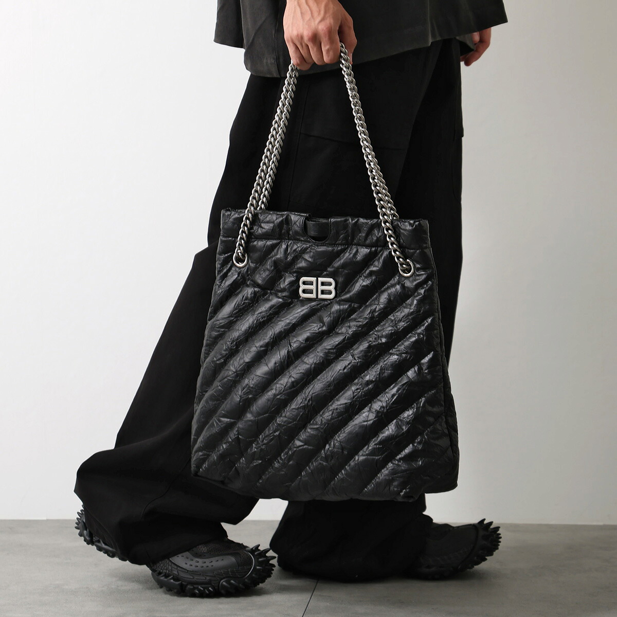 BALENCIAGA バレンシアガ ショルダーバッグ CRUSH TOTE M クラッシュ トート 742941 210J0 メンズ レザー キルティング BB icon ロゴ 巾着 鞄 1000/BLACK 742941210J01000【dc_kikaku】｜インポートセレクトmusee